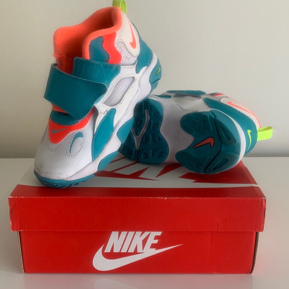 Bright Mango Nike 9c
